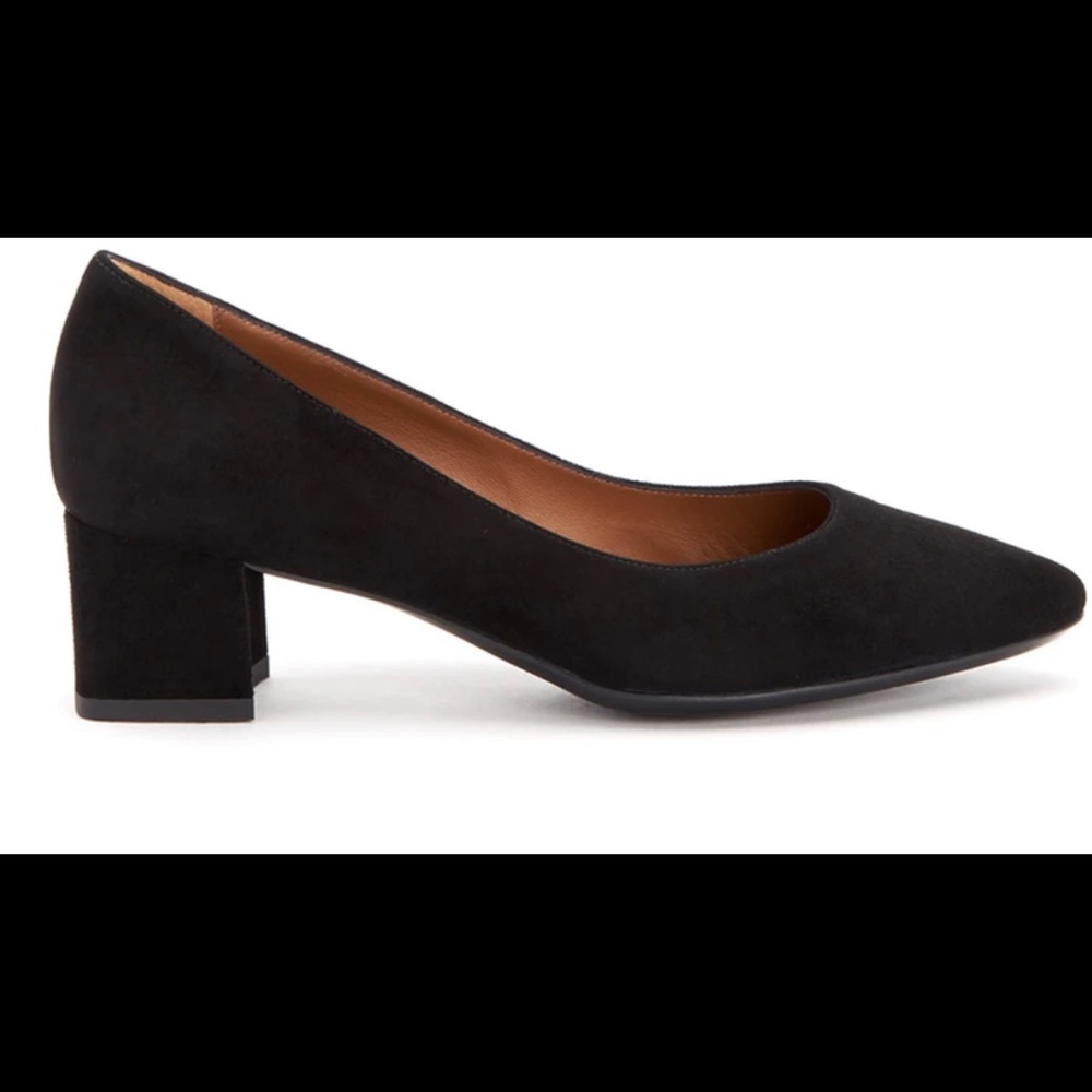 Aquatalia black pump heel
